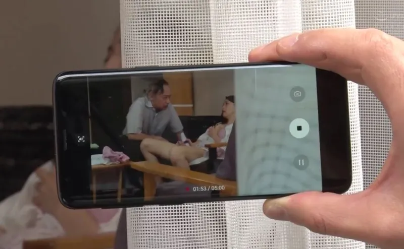 Bạn gái của con trai gian díu với bố Chồng yêu bị gã sếp khu phố phát hiện